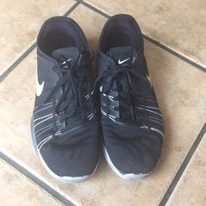 Black nike free tr 6
